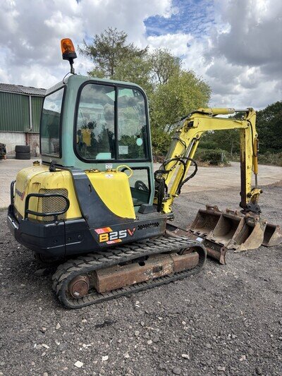 Yanmar B25v Digger