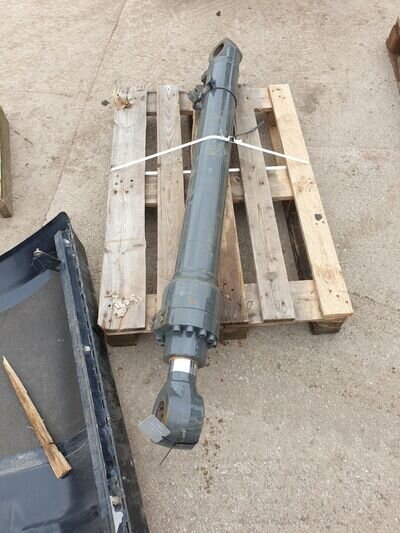 DIPPER RAM TO SUIT CASE CX130D PN:47859218 INC VAT.£1750+VAT & FEES DIPPER RAM TO SUIT CASE CX130D PN:47859218 INC VAT.£1750+VAT & FEES