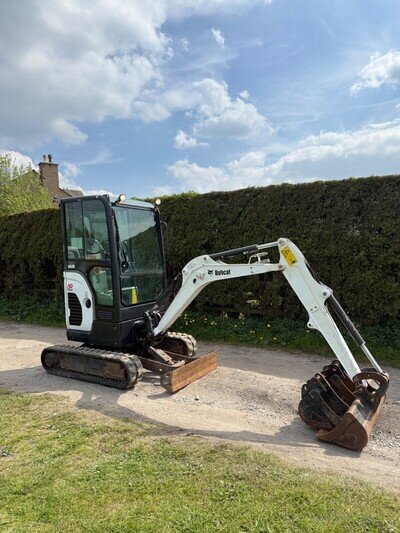 2019 Bobcat e20z zero tail swing 2 ton digger with 3 buckets 2019 Bobcat e20z zero tail swing 2 ton digger with 3 buckets
