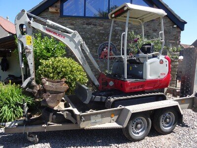 TAKEUCHI TB216 MINI DIGGER, EXCAVATOR, 3 buckets & hitch, expanding tracks TAKEUCHI TB216 MINI DIGGER, EXCAVATOR, 3 buckets & hitch, expanding tracks