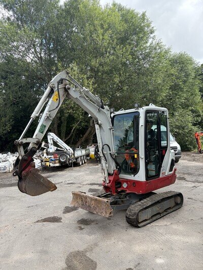 2021 Takeuchi TB225 Mini Digger - 920 hrs - 3 buckets & Q/H - Expanding Tracks 2021 Takeuchi TB225 Mini Digger - 920 hrs - 3 buckets & Q/H - Expanding Tracks