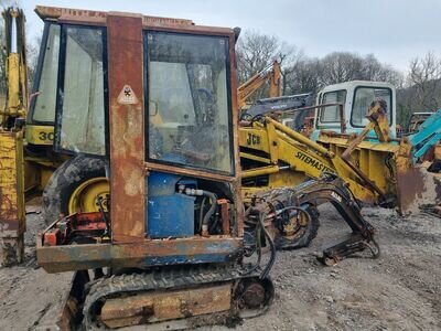 Atlas R404 Mini Digger Excavator dismantling for parts, Air filter housing only! Atlas R404 Mini Digger Excavator dismantling for parts, Air filter housing only!