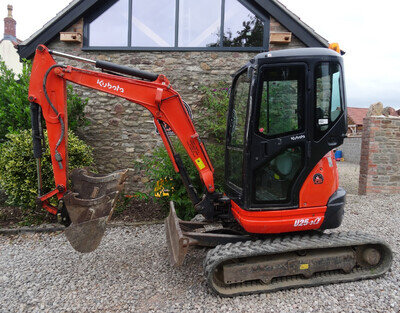 KUBOTA U25-3a, MINI DIGGER, 2.6 tonne, EXCAVATOR, 4 buckets & hitch, delivery