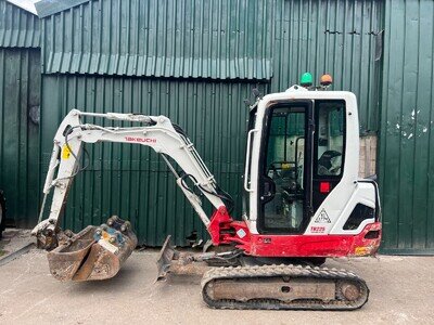 2018 Takeuchi TB225 Mini Digger - 1800 hrs - 3 buckets & Q/H - Expanding Tracks
