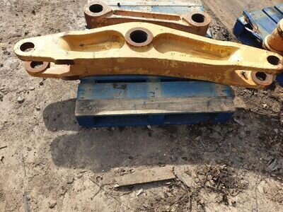 CASE 821,B,C BELLCRANK LINK INC VAT PART NO:L130049 . £1500+VAT & FEES