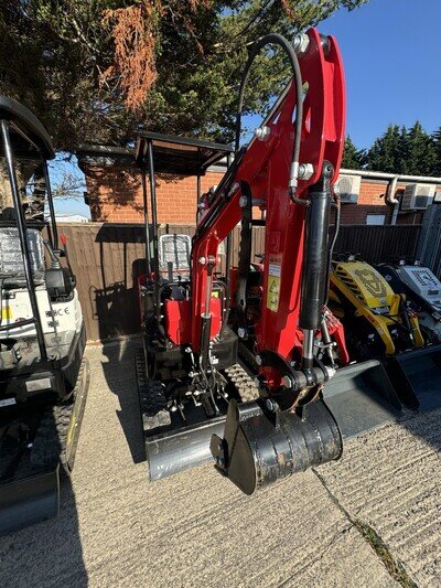 Captok 1 Tonne Mini Excavator not bobcat jcb hitachi case kubota