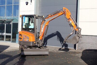 NEW - MINI DIGGER 2.7 T/MINI EXCAVATOR - KUBOTA DIESEL ENGINE. £20,000 +VAT