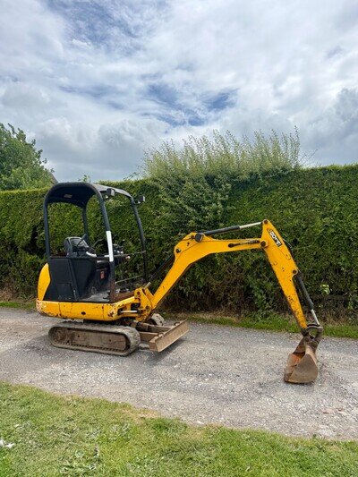 2015 jcb 8014 1.5 ton mini digger with 3 buckets only 1800 hours NO VAT