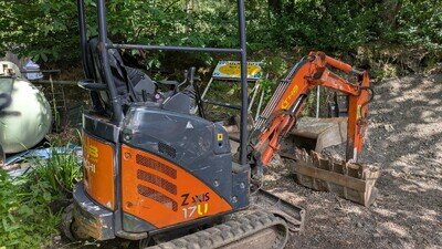 Hitachi ZX17U Mini Excavator 1.7t with 4 buckets