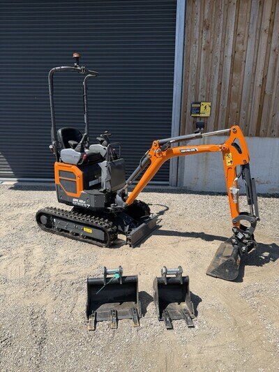 Develon DX10z-7 Micro Mini Digger 81 HOURS! Doosan Bobcat Kubota 1 Ton Takeuchi