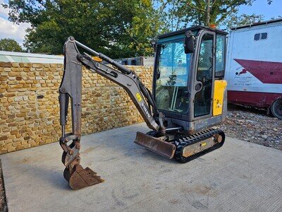 Volvo EC15C Mini Digger, 1.5 ton Excavator, quick hitch, bucket, new tracks .